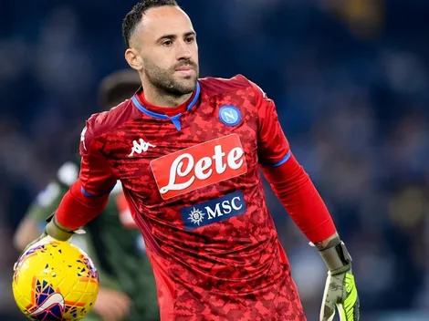Al DT del Napoli le caen con todo por mantener a David Ospina de titular