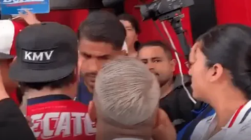 ¡Video! Empujones entre Ponce y aficionado de Chivas