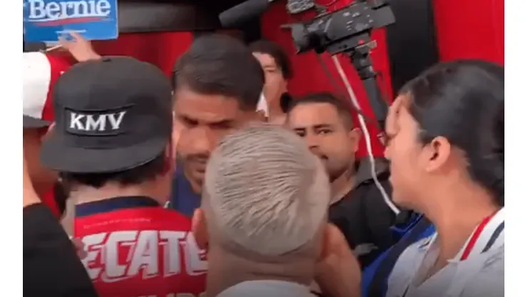 ¡Video! Empujones entre Ponce y aficionado de Chivas