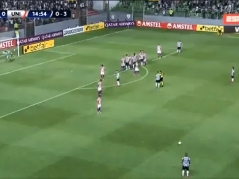 ¡Está loco! ¡Le pegó desde ahí y clavó un golazo infernal de tiro libre!