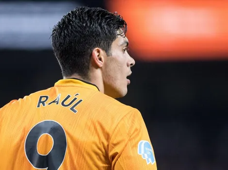 ¡Raúl Jiménez rechazó y Rui Patrício le erró al balón!