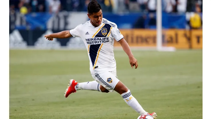 Efrain Álvarez salió lesionado en un amistoso entre LA Galaxy y Colorado Rapids.