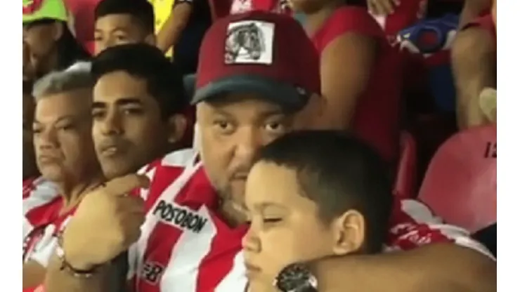 El video que conmueve al FPC: el tío le relata el partido a su sobrino ciego