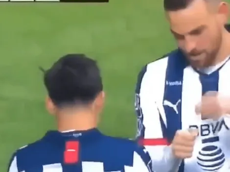 ¡Qué raro! El curioso festejo de gol de Alvarado y Janssen