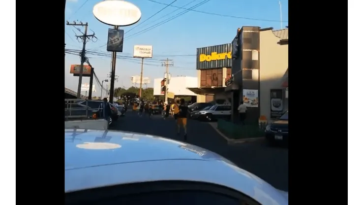 ¡Basta de violencia! Enfrentamiento entre aficionados de Tigres y Alianza