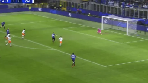 Un penal en movimiento: el infernal atajadón de Doménech ante Atalanta