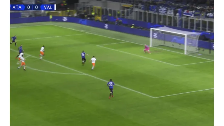 Un penal en movimiento: el infernal atajadón de Doménech ante Atalanta