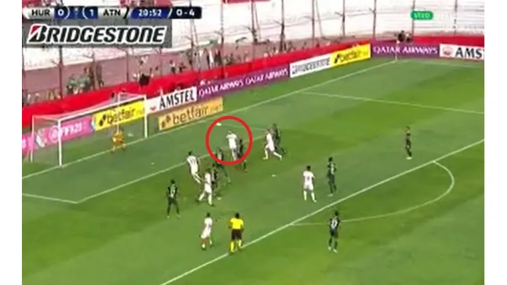 Así fue el gol de Leandro Grimmi para el 1-1 entre Huracán y Atlético Nacional.