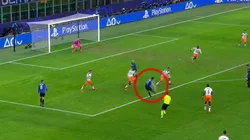 Festival de golazos: Freuler la acomodó contra el palo y puso el 3 a 0