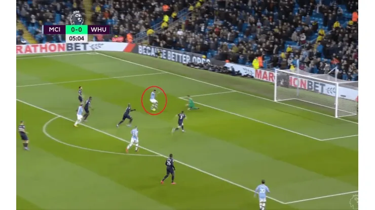 Video: Gabriel Jesus quedó mano a mano, canchereó y terminó desperdiciando una situación única