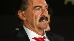 El bigotón mandó a Marioni a mirar su currículum