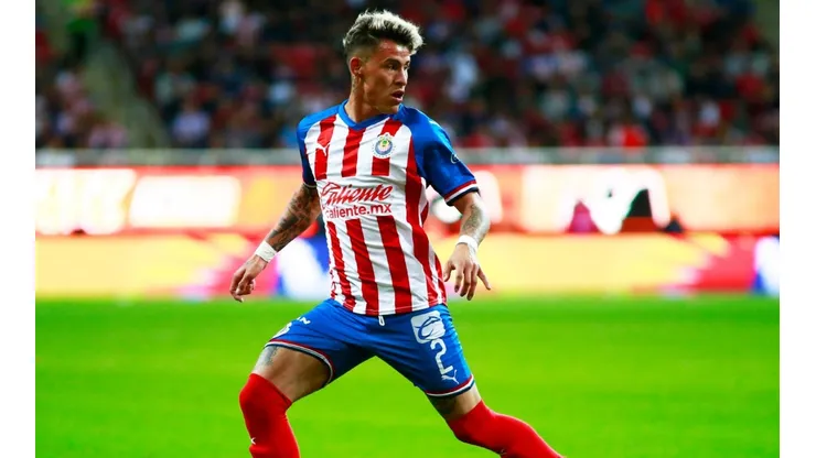 Calderón, en un festival de madrugada y ausente en la práctica de Chivas