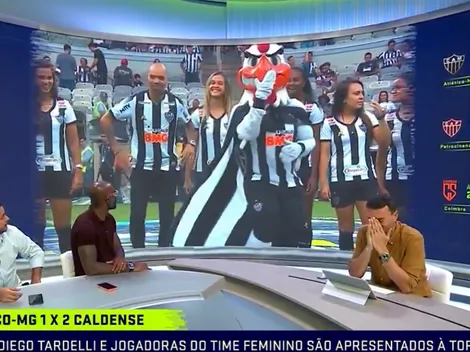 Video: desagradable gesto de la mascota de Atlético Mineiro en la presentación del equipo femenino