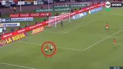 La dura entrada de Matías Suárez.