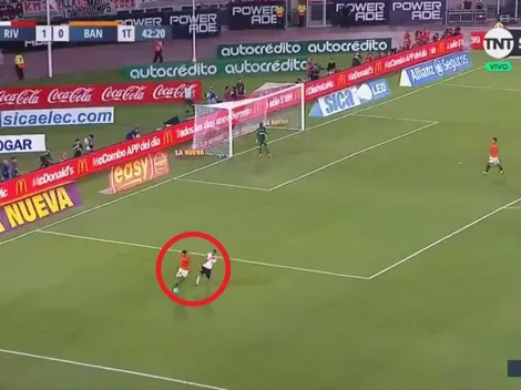 ¿No era para roja? Suárez fue a barrer con todo y casi quiebra a Maldonado