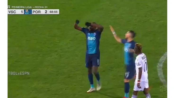 Así se fue Marega del campo de juego.