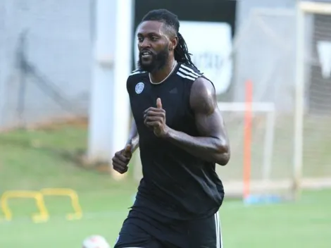 Adebayor subió su primera foto entrenando y los hinchas de Olimpia se volvieron locos