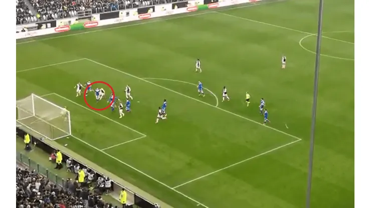 No de nuevo: Higuaín festejaba su gol, pero se lo anularon por offside