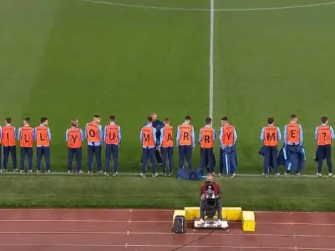 Un hincha le propuso casamiento a su novia con la ayuda de los alcanzapelotas