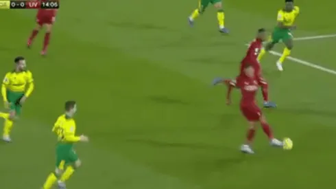 Firmino metió un pase de esos que no te salen ni en el FIFA
