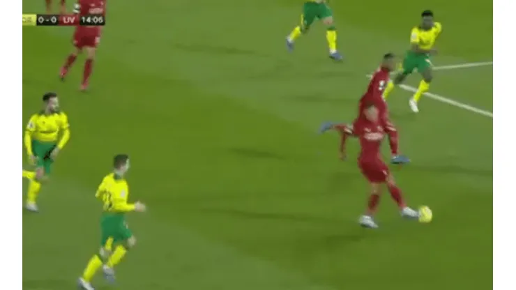 Firmino metió un pase de esos que no te salen ni en el FIFA