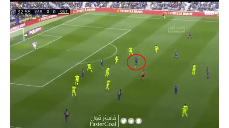 Foto de Lionel Messi y su pase.
