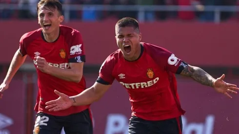 El festejo de Juan Camilo Hernández tras anotar su primer gol con el Mallorca.