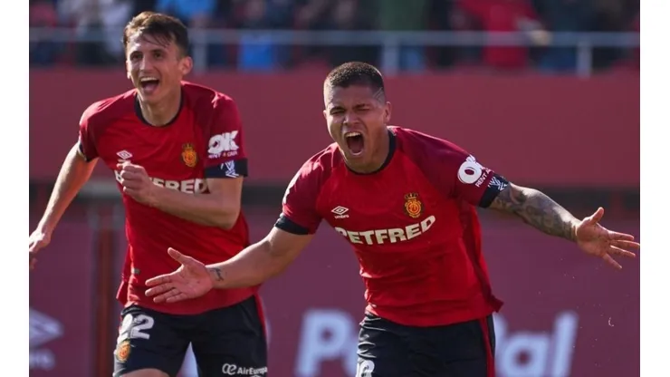 El festejo de Juan Camilo Hernández tras anotar su primer gol con el Mallorca.