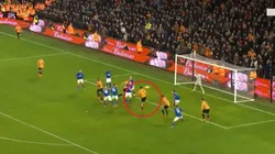 Insólito gol errado por Raúl.