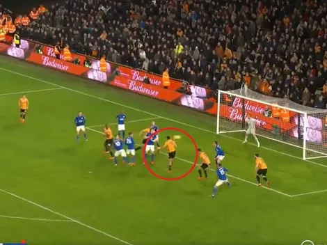 El increíble gol que se perdió Raúl Jiménez sobre el final