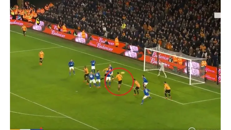 Insólito gol errado por Raúl.
