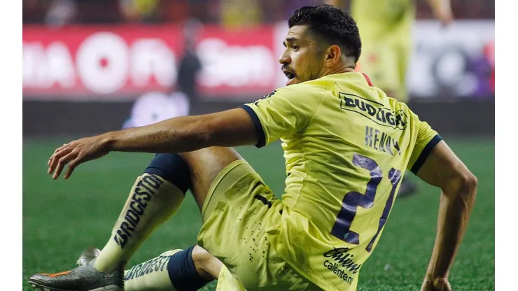 Henry Martin sale del equipo titular