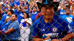 Esta es una de las imágenes que mejor describe el sufrimiento de la afición de Cruz Azul.