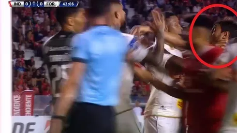 Así fue el duro golpe de Juan Quintero a Sanchez Miño en la Copa Sudamericana.