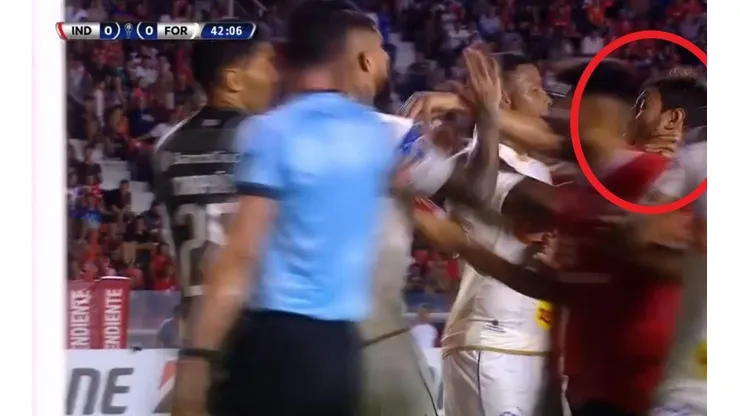 Así fue el duro golpe de Juan Quintero a Sanchez Miño en la Copa Sudamericana.