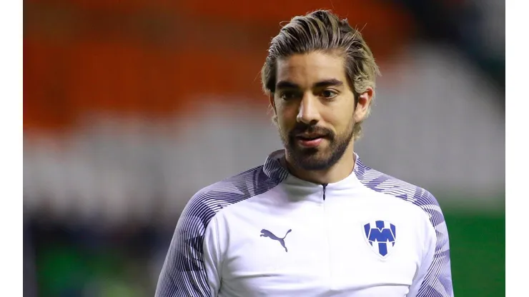Pizarro ya es recibido por sus futuros compañeros.
