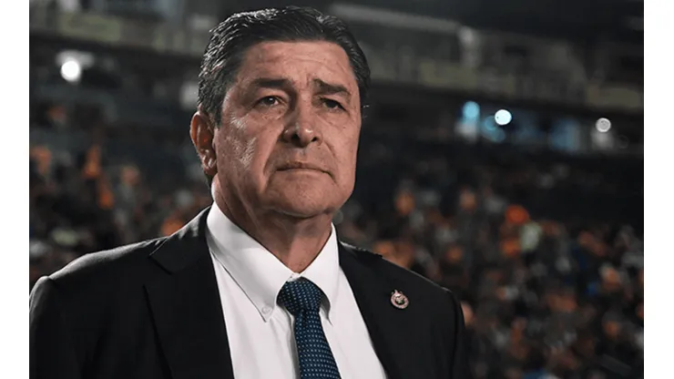 Luis Fernando Tena tendría los días contados al frente de Chivas.