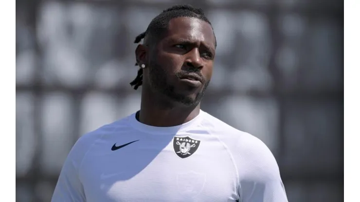 Cada vez más solo: renunció la abogada de Antonio Brown.