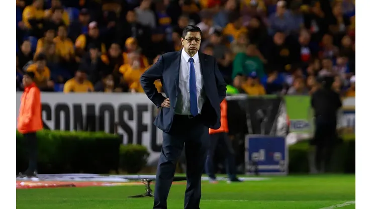 Luis Fernando Tena es puesto en duda luego de la fuerte derrota con Tigres.