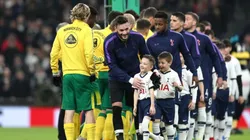 Escándalo: los clubes de la Premier piden 700 euros para entrar con el equipo