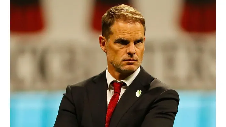 Fran de Boer habló sobre el mexicano Edson Ávalrez