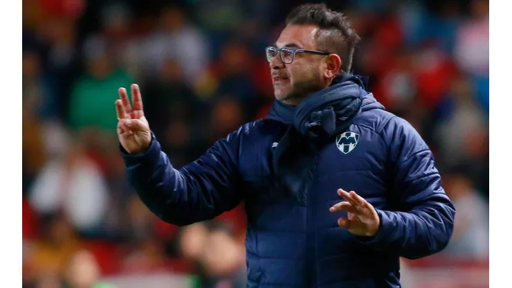 Mezcla de titulares y suplentes para el Monterrey de Copa MX