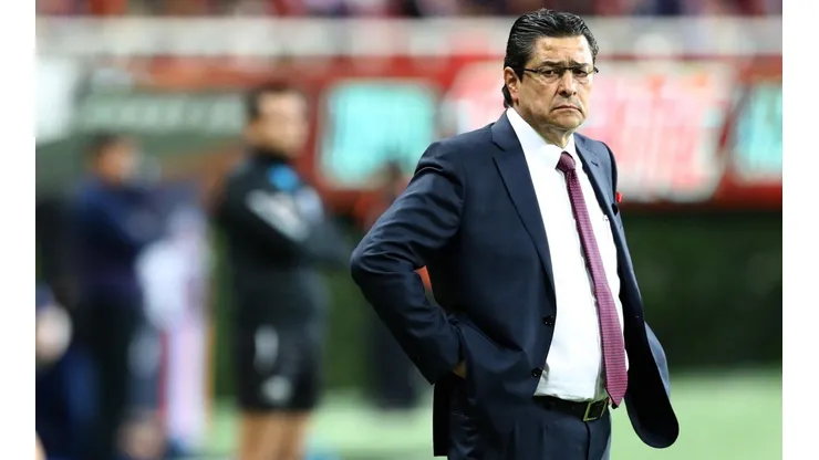 Joshúa Maya le puso un ultimatum a Tena en Chivas