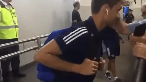 Soldano fue bendecido por un cura antes del partido y estalló la polémica en Twitter