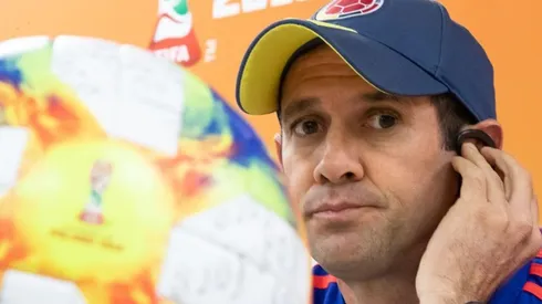 Y para acabar de rematar, Reyes quemó al capitán de la Selección Colombia