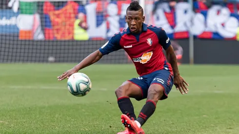 Pervis Estupiñán en un partido de Osasuna.
