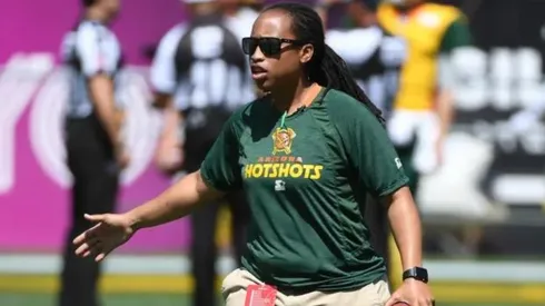 Los Redskins firman a la primera entrenadora afroamericana de la NFL.