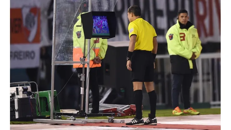 Adelantan cuándo haría su estreno el VAR en el fútbol argentino