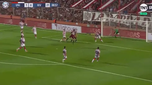 Quintero metió un gran pase, Suárez habilitó a Nacho y River empató