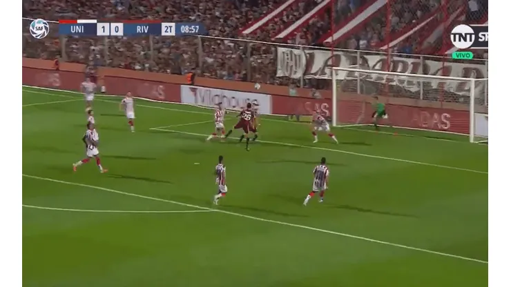 Quintero metió un gran pase, Suárez habilitó a Nacho y River empató